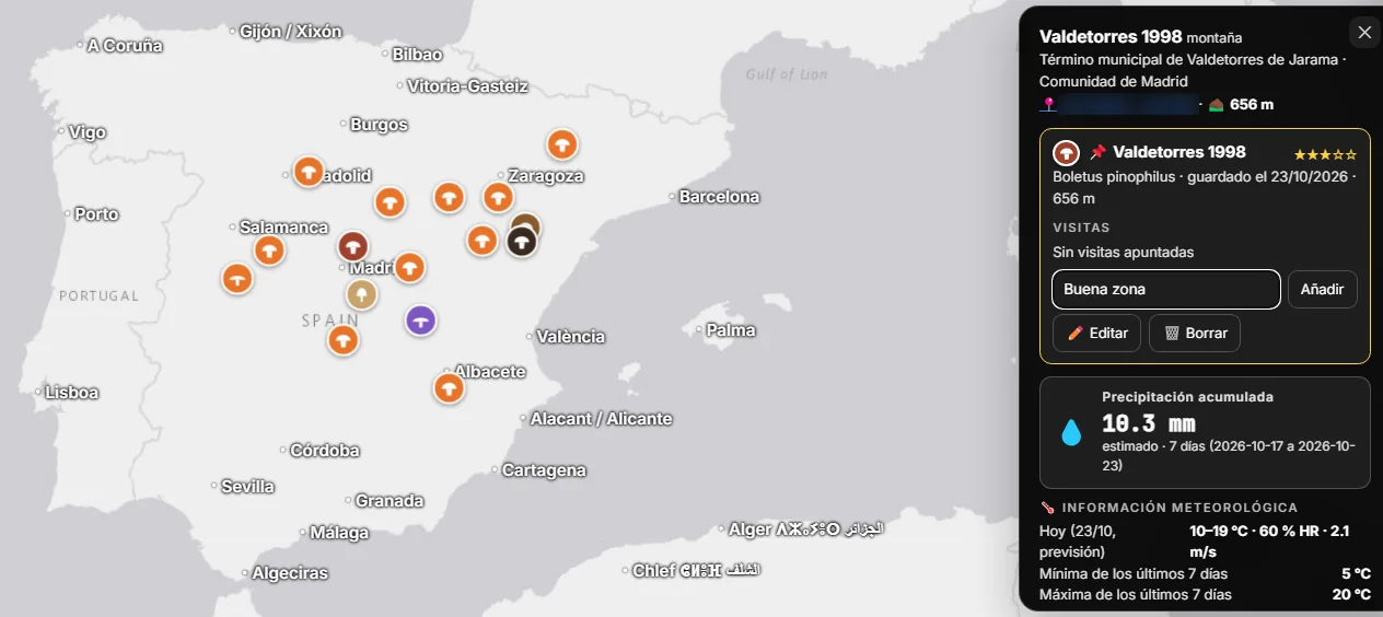 Mapa con los sitios guardados, cada uno con el icono de su especie, y la ficha de un sitio con sus visitas